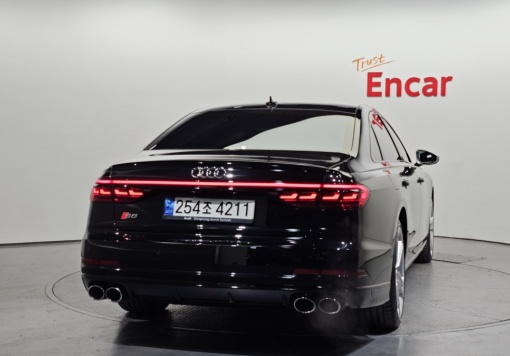 Audi S8 (D5)