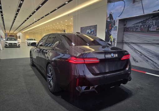 BMW 5 Series (G60)