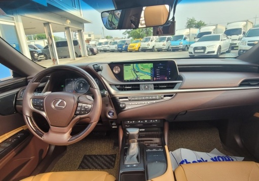 Lexus ES300h 7th generation