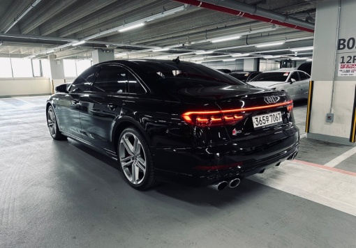 Audi S8 (D5)