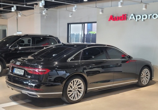 Audi A8 (D5)