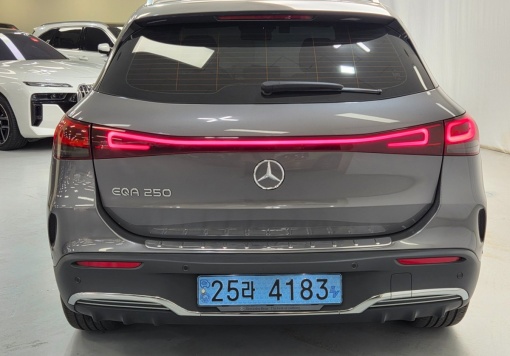 Mercedes-Benz EQA-H243