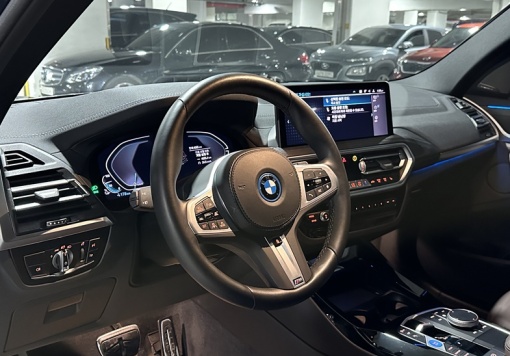 BMW iX3