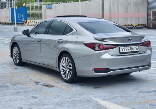 Lexus ES300h 7th generation