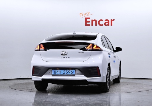 Hyundai The new Ioniq electric