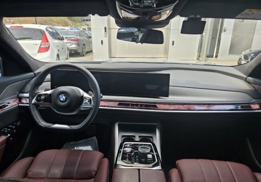 BMW 7 Series (G70)