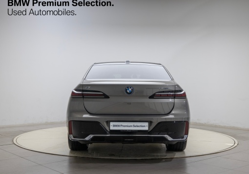 BMW i7 (G70)