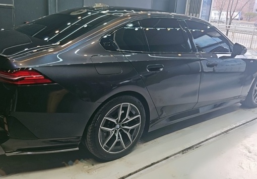 BMW 5 Series (G60)
