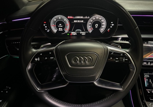 Audi A8 (D5)