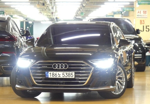 Audi A8 (D5)