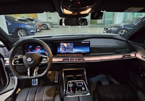 BMW 7 Series (G70)