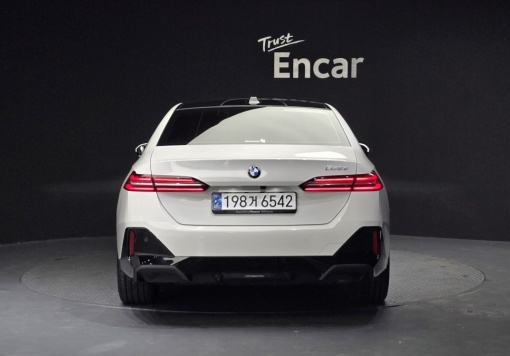 BMW 5 Series (G60)