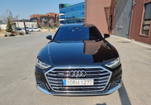 Audi A8 (D5)