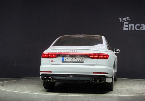 Audi S8 (D5)