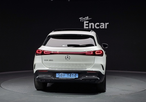 Mercedes-Benz EQA-H243