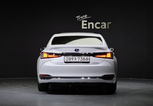 Lexus ES300h 7th generation