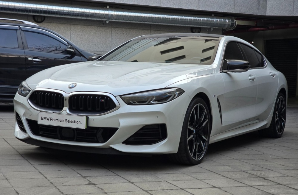 BMW 8 Series (G15)