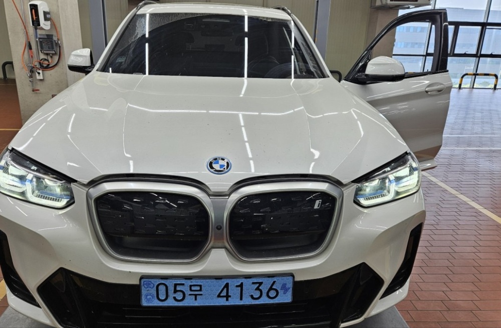 BMW iX3