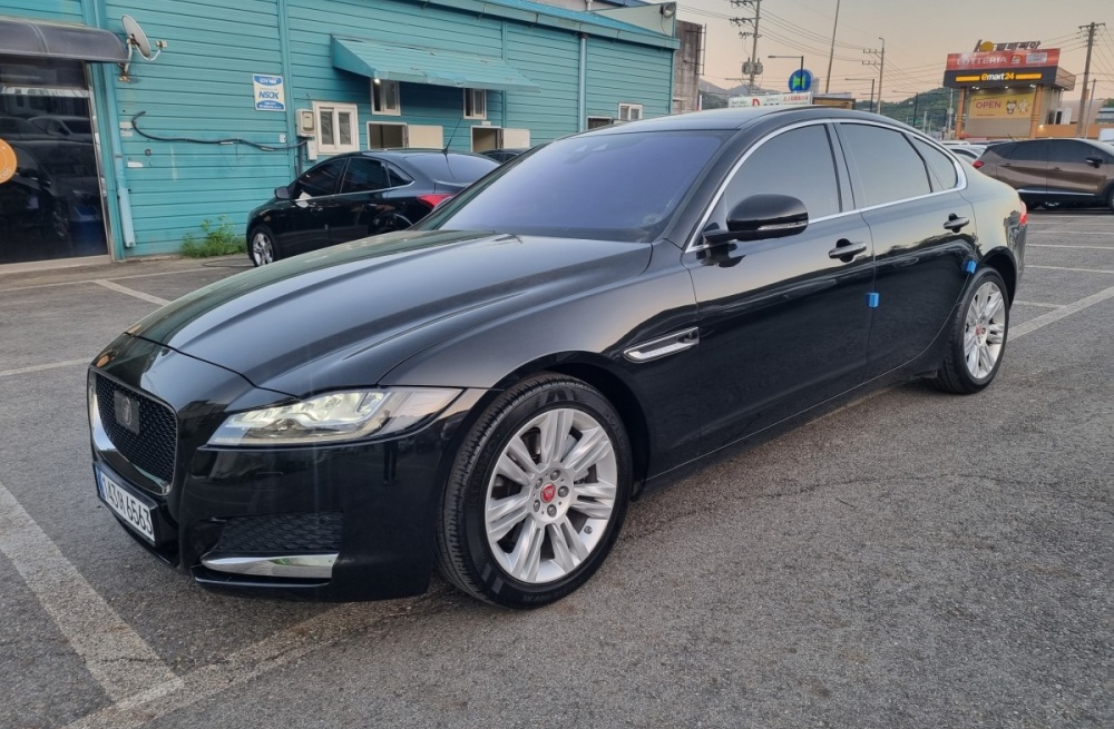 Jaguar XF (X260)