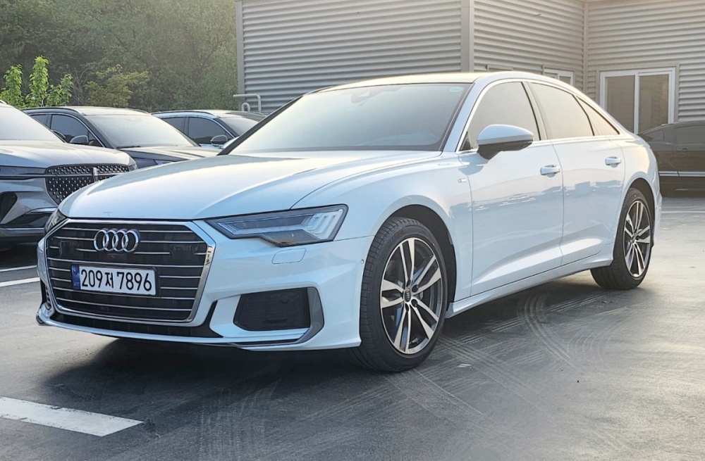 Audi A6 (C8)