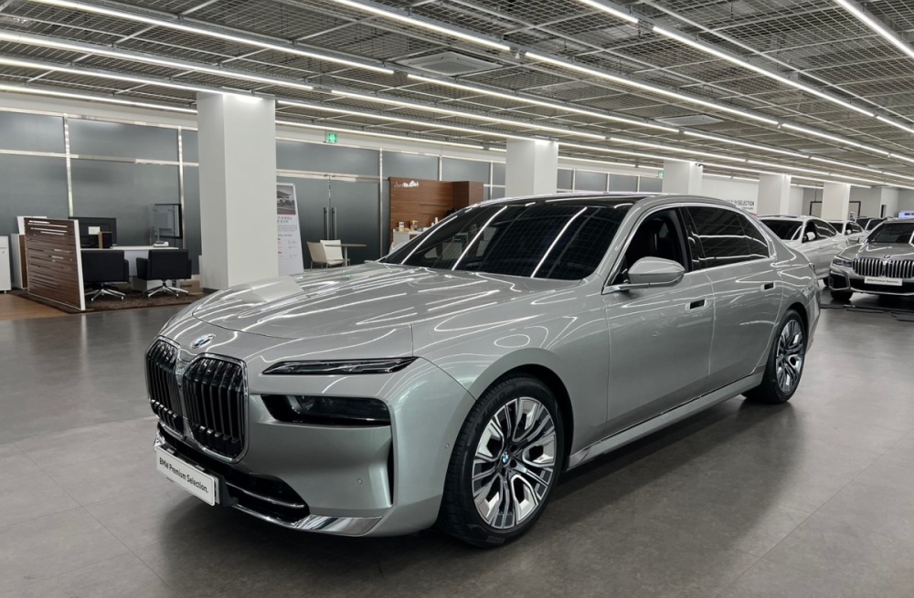 BMW 7 Series (G70)