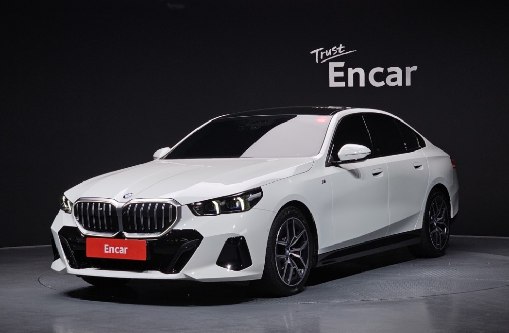 BMW 5 Series (G60)