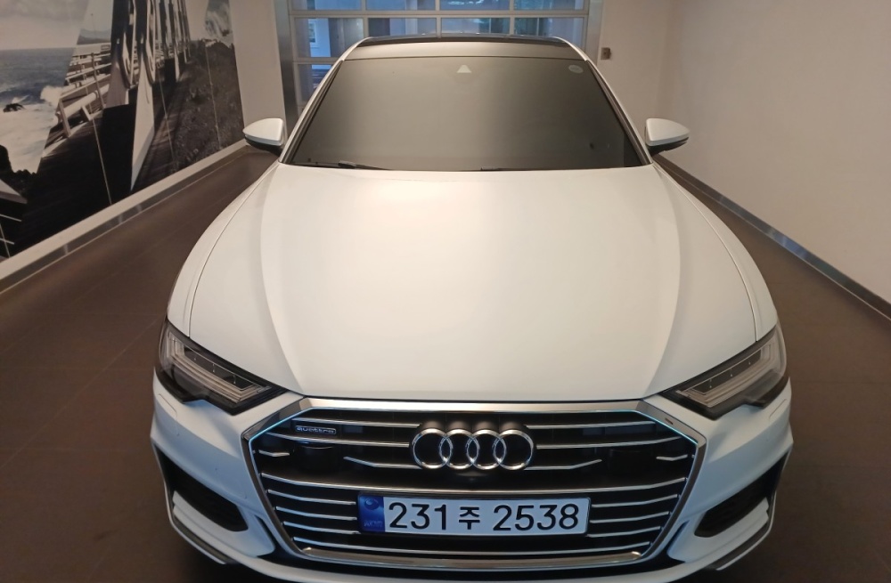 Audi A6 (C8)