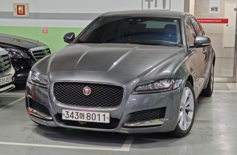 Jaguar XF (X260)