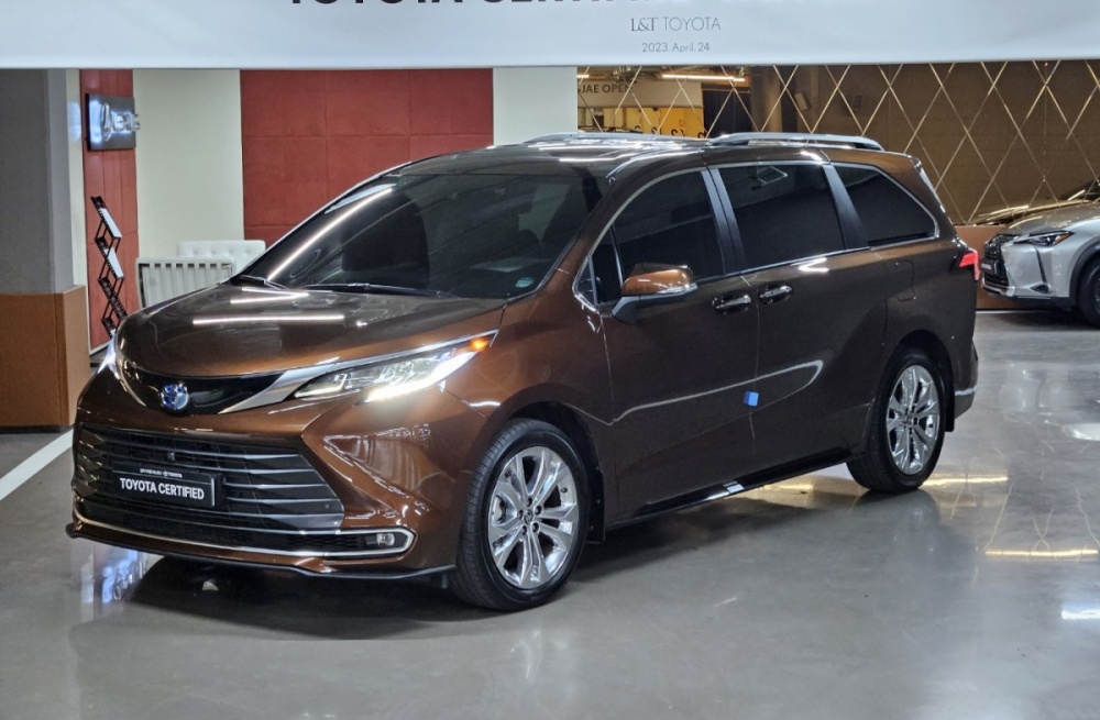 Toyota Sienna 4th generation