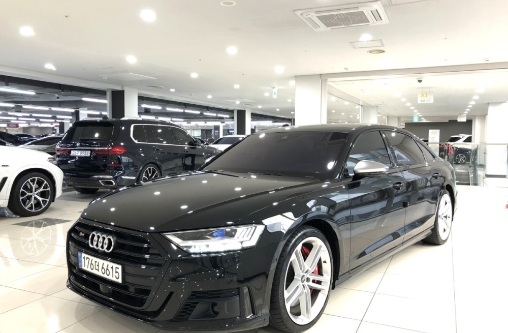 Audi S8 (D5)