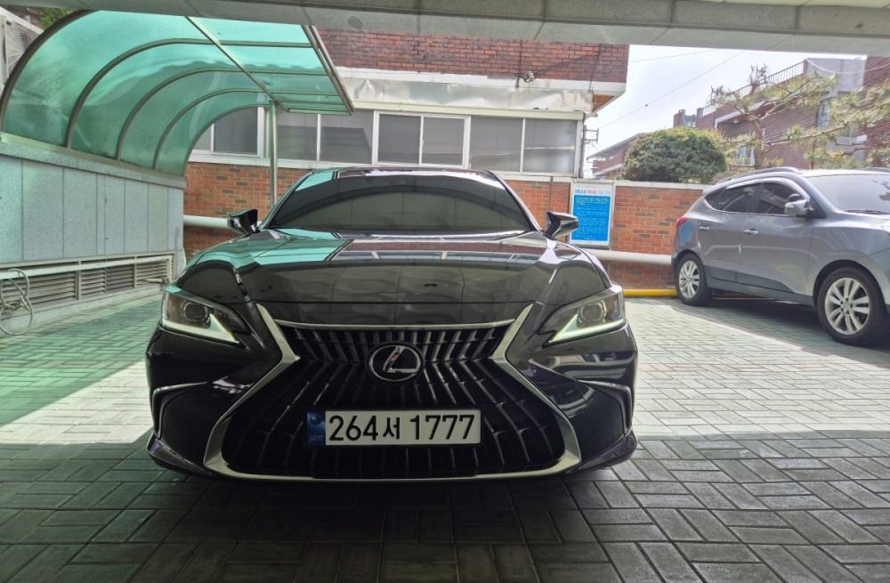 Lexus ES300h 7th generation