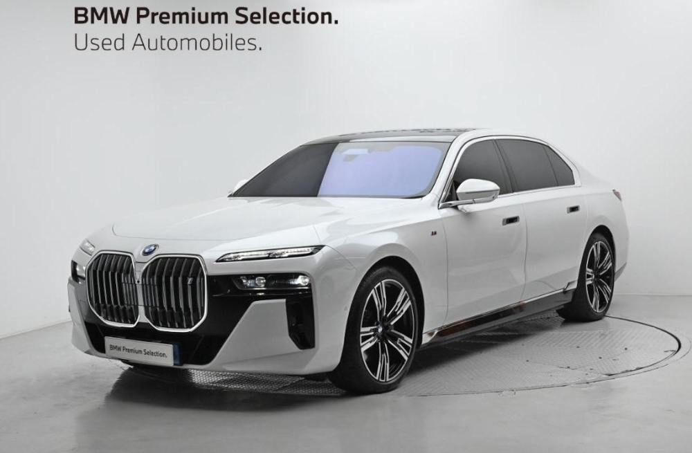 BMW i7 (G70)