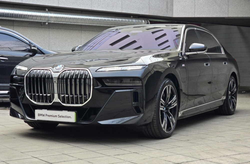BMW 7 Series (G70)