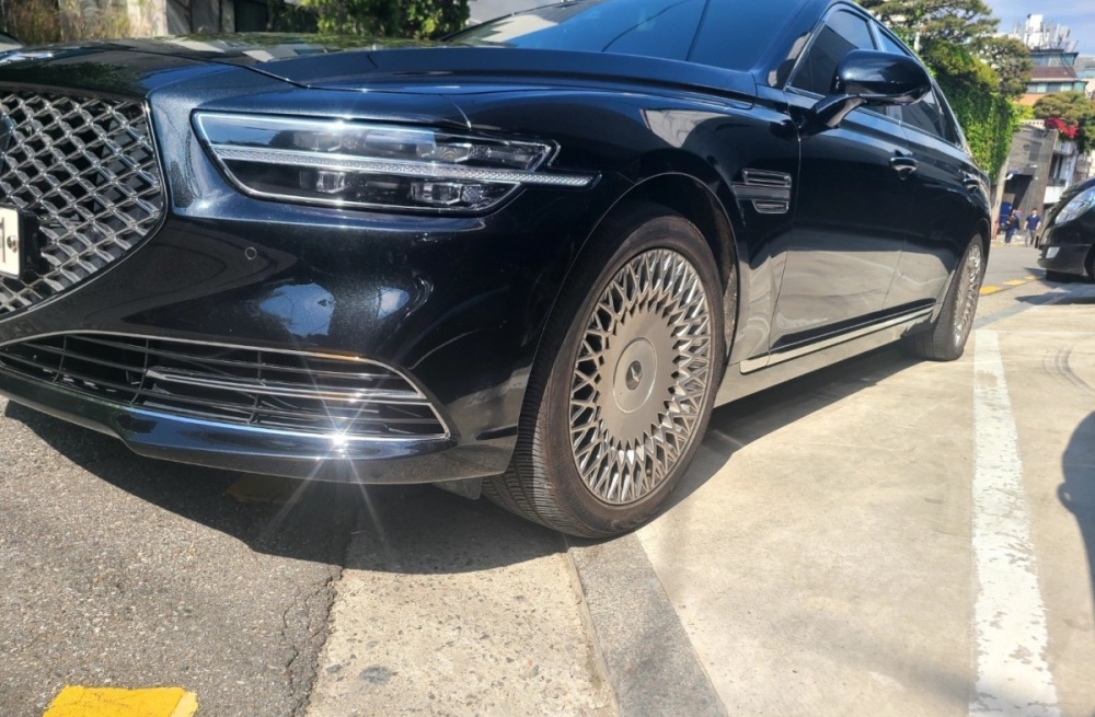 Genesis G90