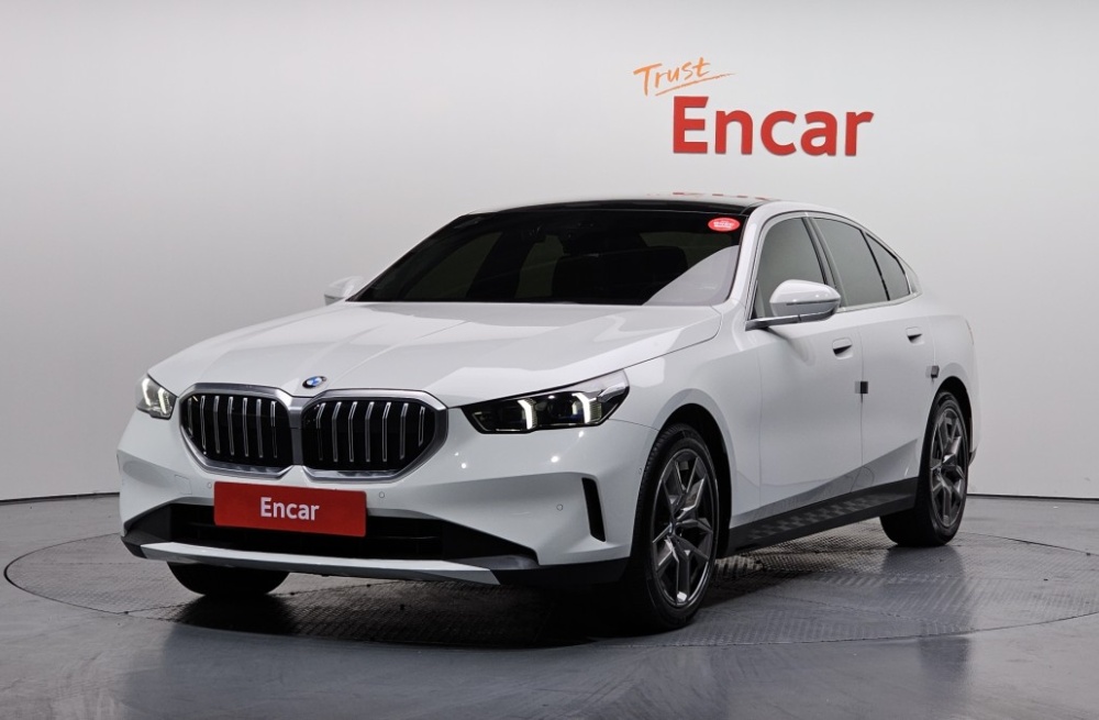 BMW 5 Series (G60)