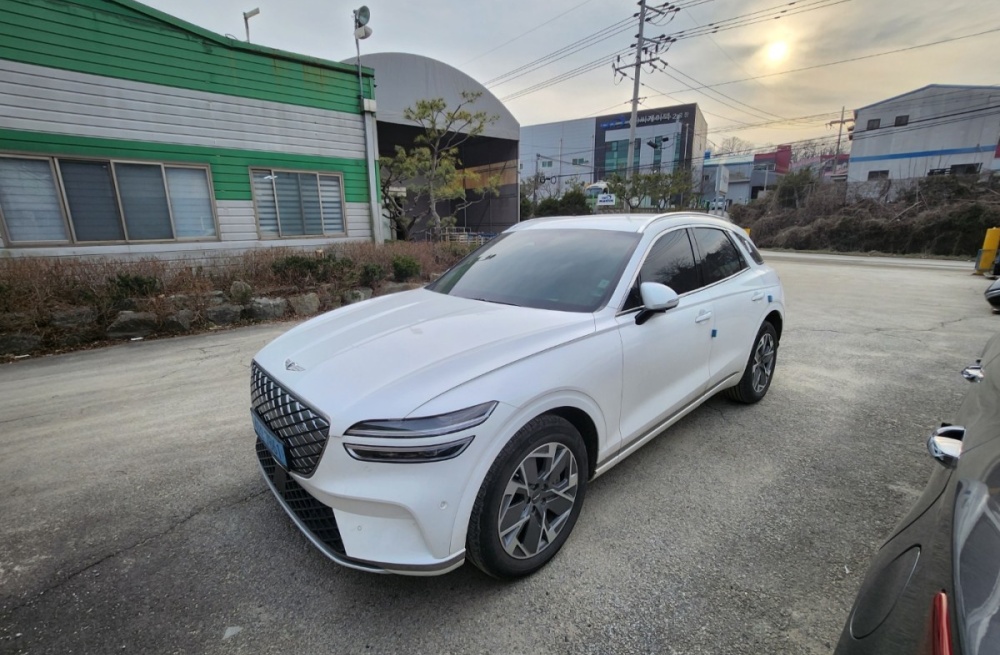 Genesis Electrified GV70