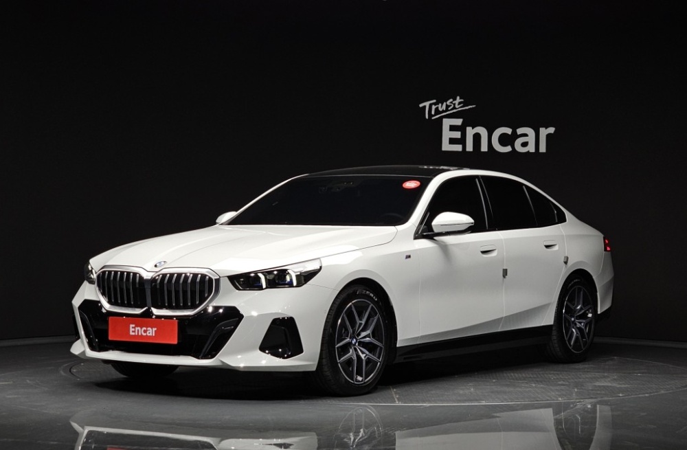 BMW 5 Series (G60)