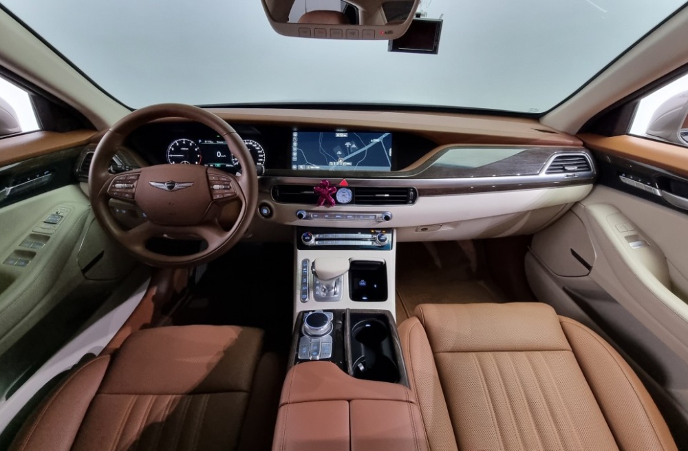 Genesis G90