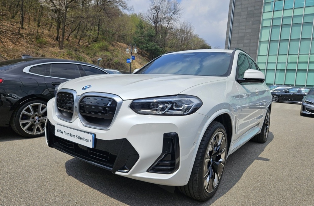 BMW iX3