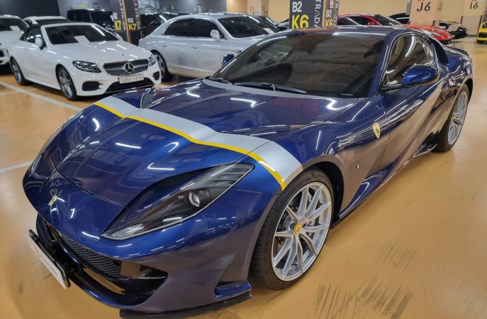 Ferrari 812 super fast