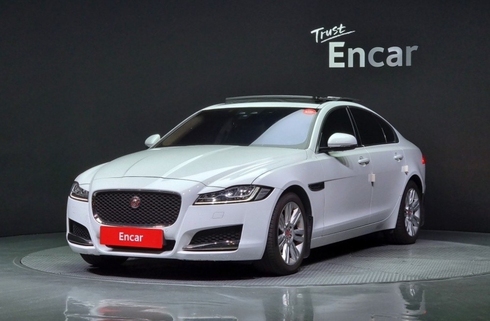 Jaguar XF (X260)