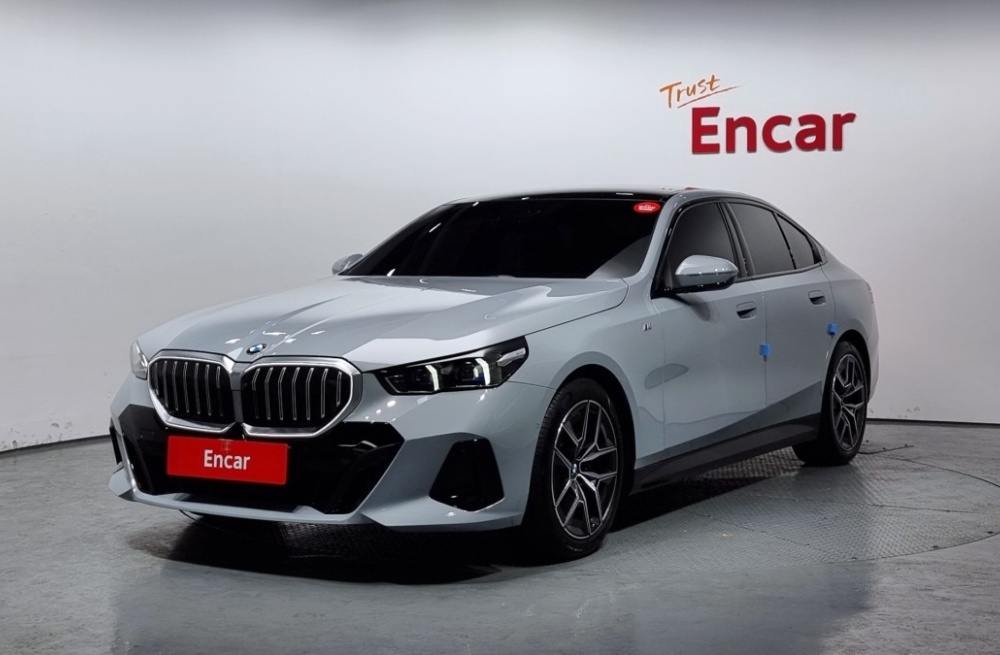 BMW 5 Series (G60)