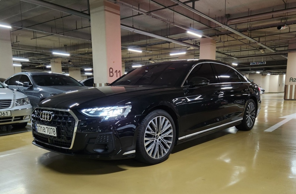 Audi A8 (D5)
