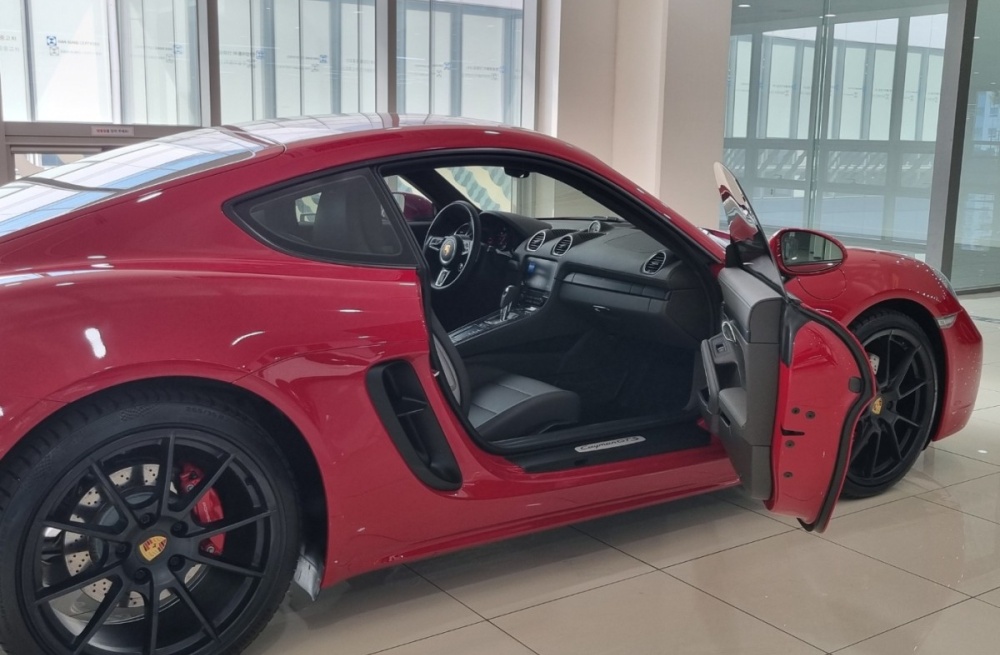 Porsche 718 Cayman