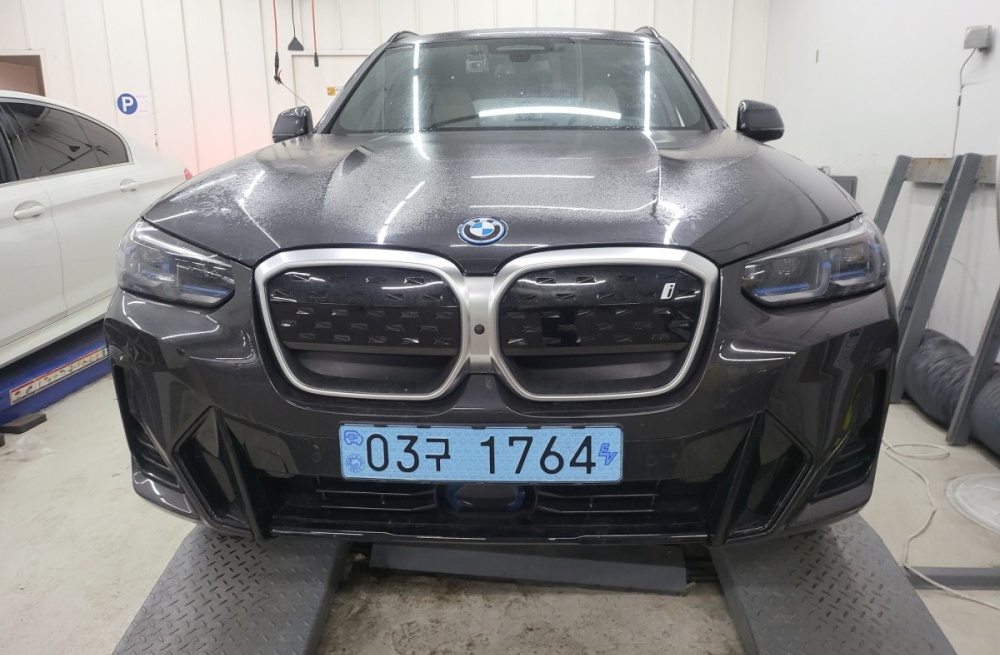 BMW iX3