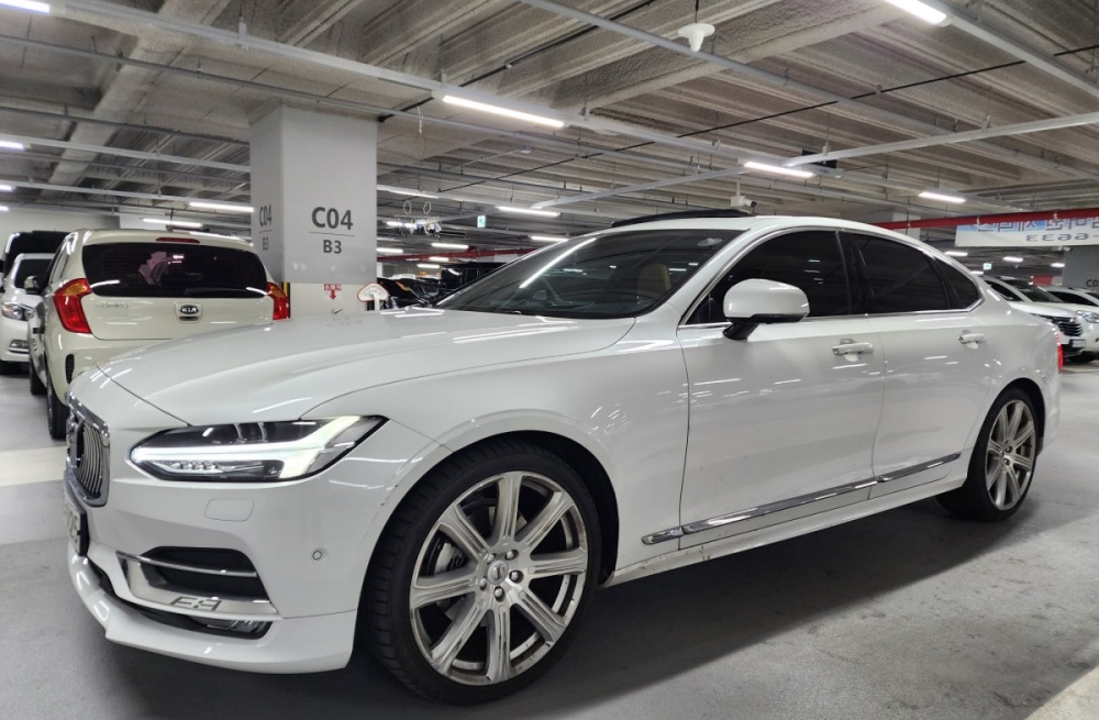 Volvo S90