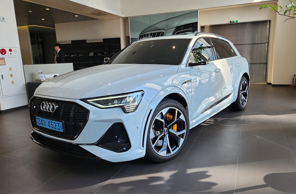 Audi e-tron