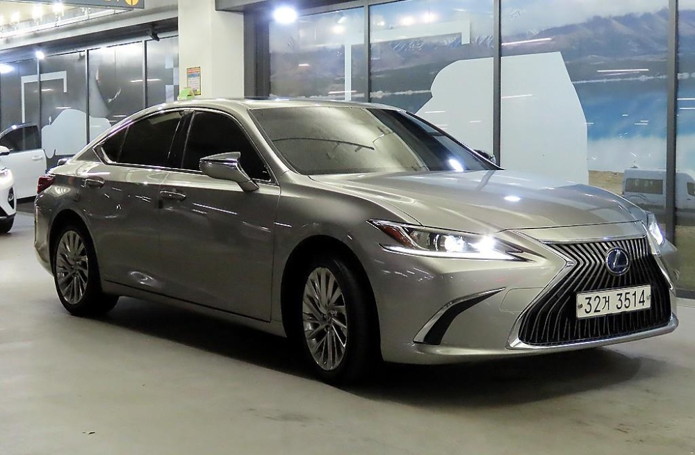 Lexus ES300h 7th generation