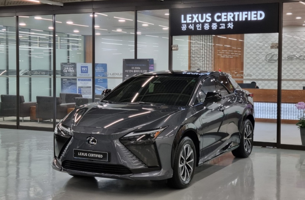 Lexus RZ450e