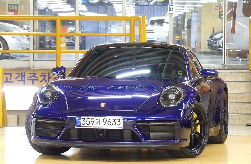 Porsche 911 (992)